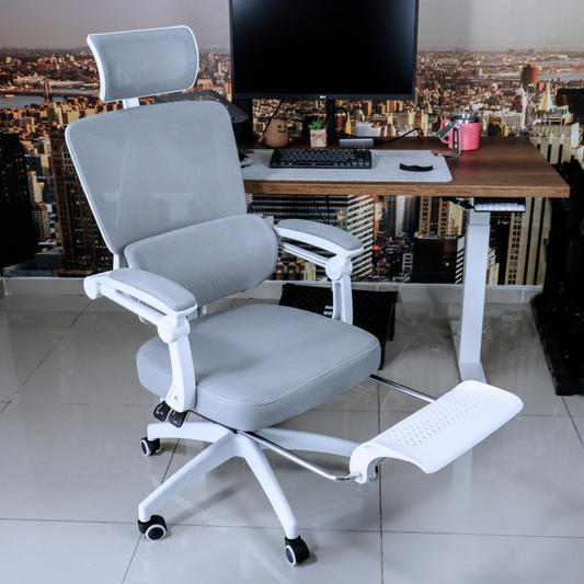 Silla ergonómica TOKIO color blanco con gris, reclinada con reposapiés extendido - oficina en casa Colombia