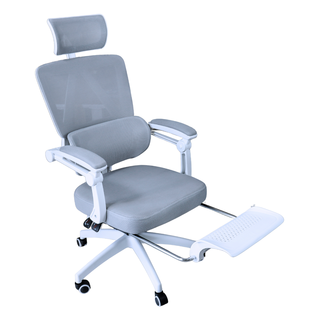 Silla ergonómica TOKIO blanco con gris, vista de tres cuartos con reposapiés extendido