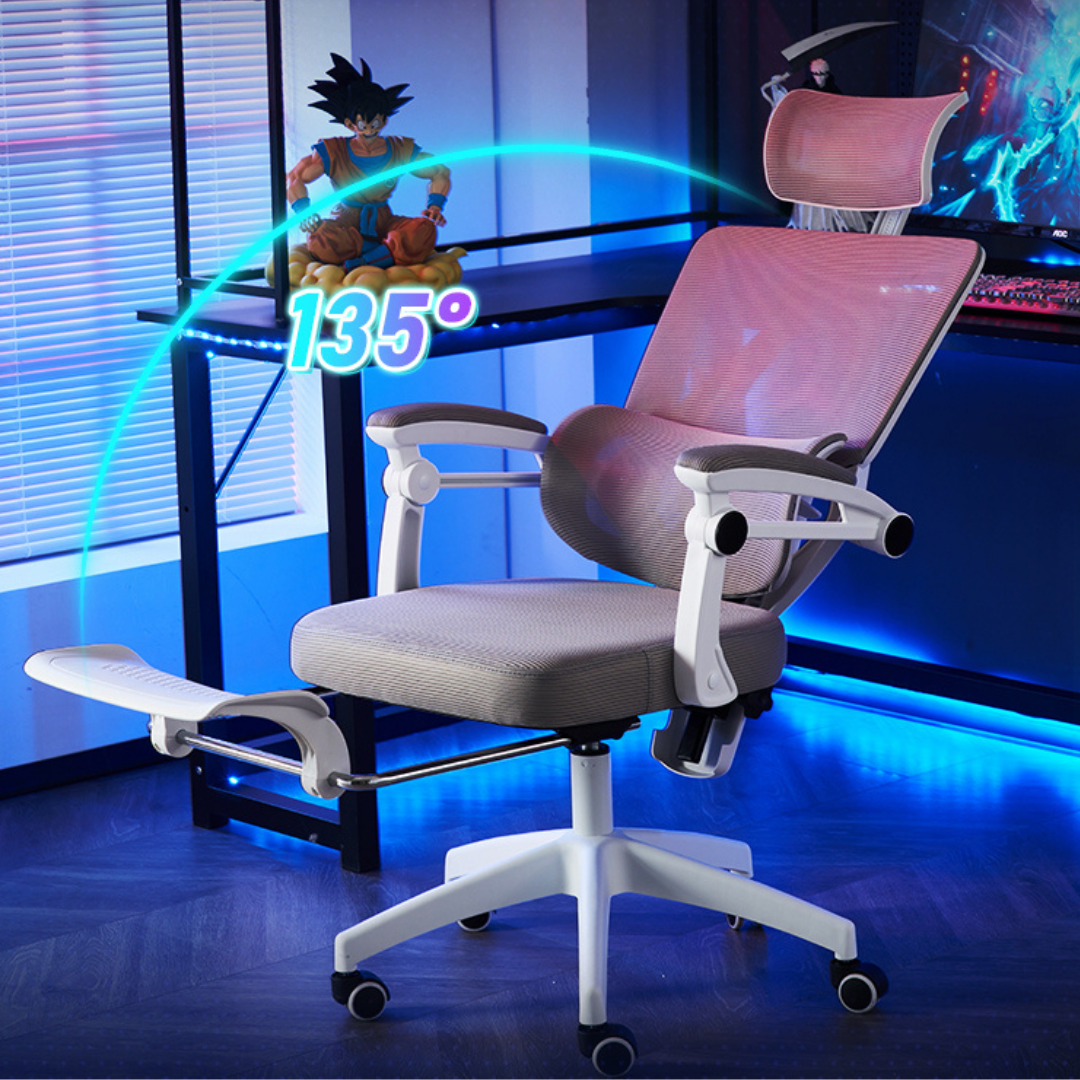 Silla ergonómica TOKIO reclinada hasta 135 grados en un setup gamer con luces RGB