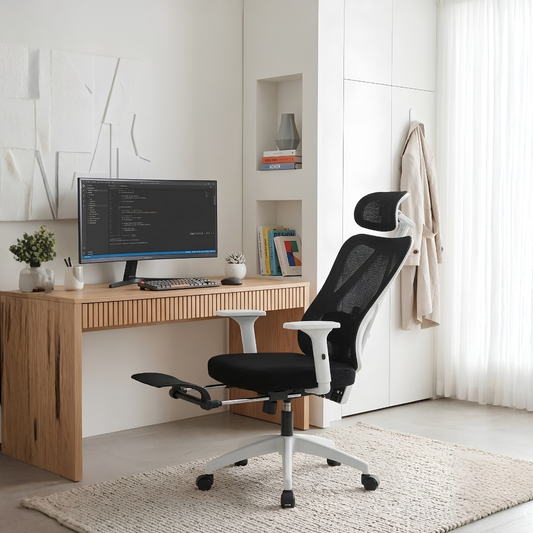 Silla reclinable Zian en espacio de trabajo con escritorio de madera